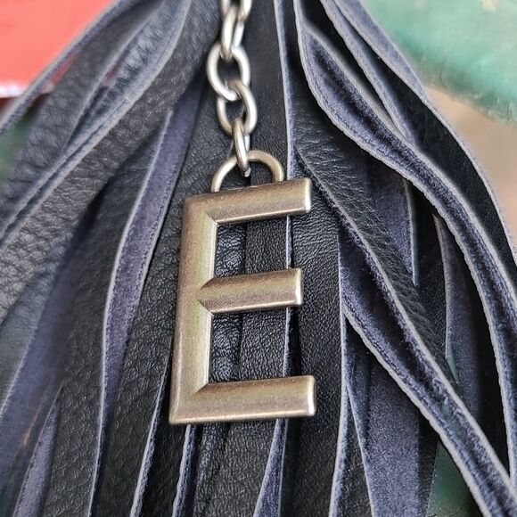 3/10$ Black tassle hook with E on chain - Picture 6 of 7